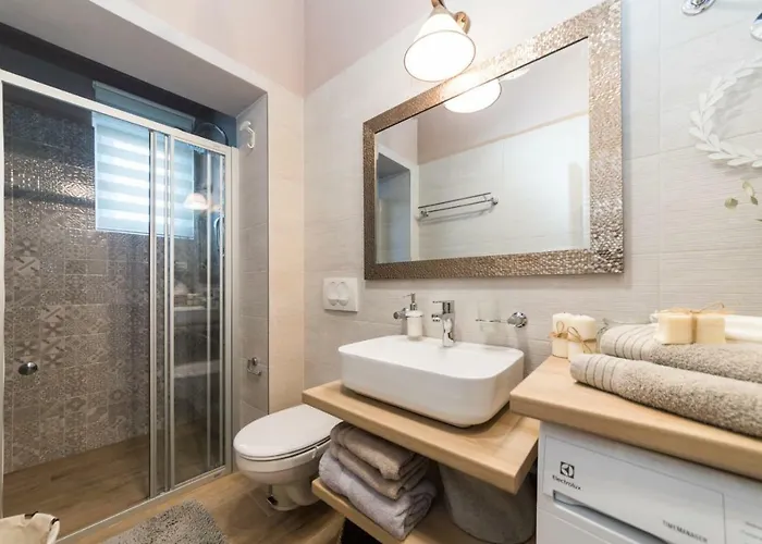 Διαμέρισμα Deluxe No.8 *